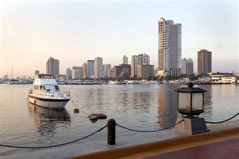 Manila Bay .